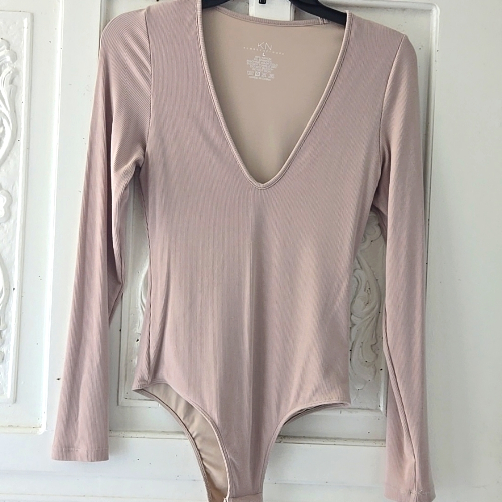 Klassy Network Deep VNeck Bodysuit Size Large Bone Coloe